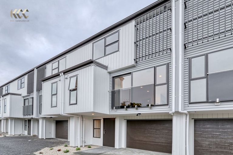 Photo of property in 2/14 Kerswill Place, Pakuranga, Auckland, 2010