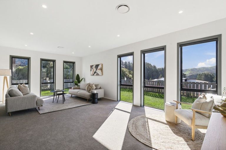 Photo of property in 17 Prestbury Grove, Churton Park, Wellington, 6037