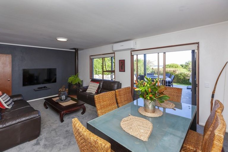Photo of property in 30a Kakariki Grove, Waikanae, 5036