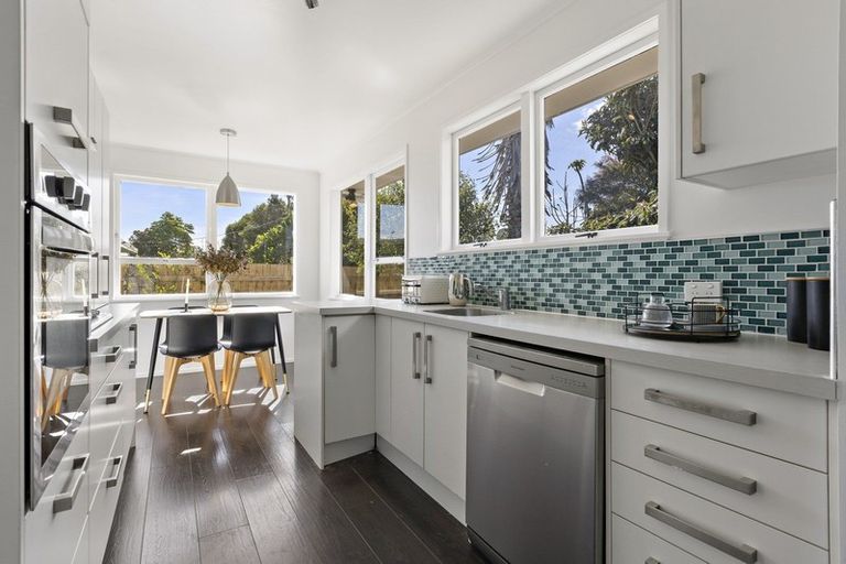 Photo of property in 20 Edgerton Road, Te Atatu Peninsula, Auckland, 0610