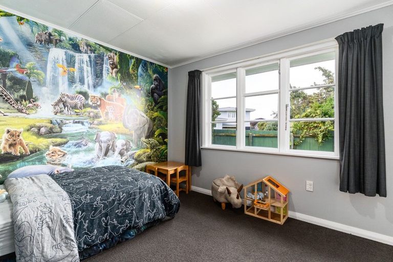 Photo of property in 3 Woburn Place, Takaro, Palmerston North, 4412