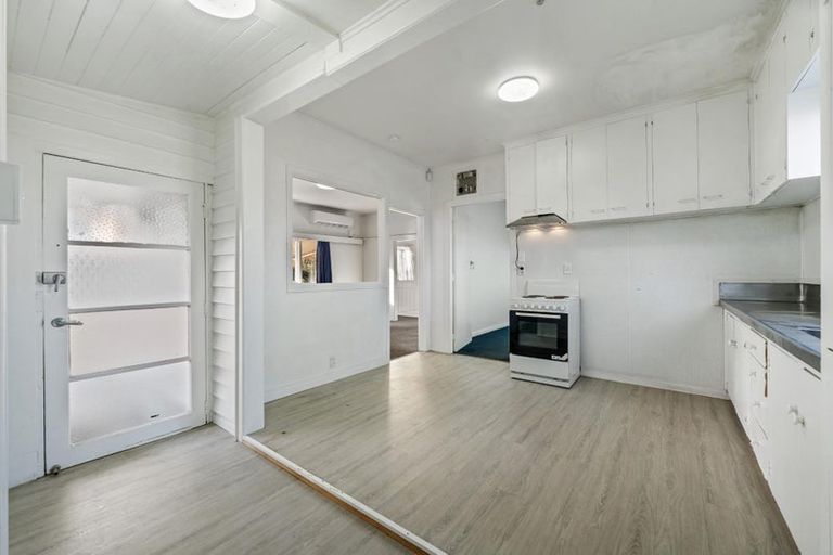 Photo of property in 72 Don Buck Road, Massey, Auckland, 0614