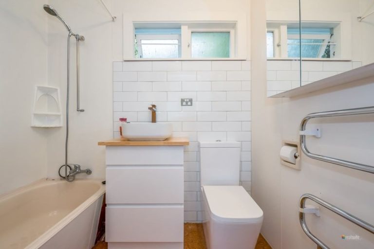 Photo of property in 10 Hill Grove, Naenae, Lower Hutt, 5011