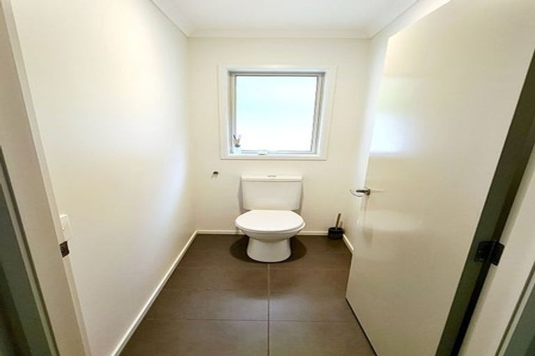 Photo of property in 19 Mooring Close, Whitby, Porirua, 5024