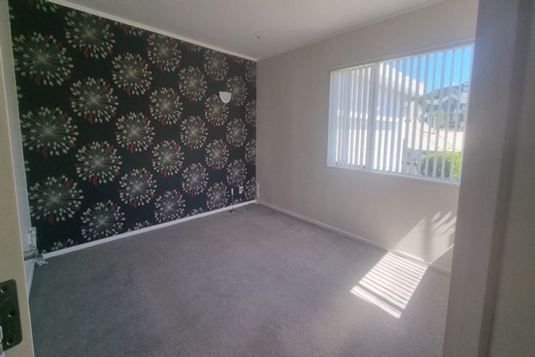 Photo of property in 11 Mako Street, West Harbour, Auckland, 0618