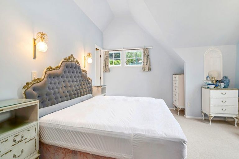 Photo of property in 32 Deane Avenue, Titirangi, Auckland, 0604