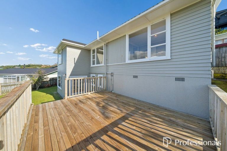 Photo of property in 24 Pekanga Road, Normandale, Lower Hutt, 5010
