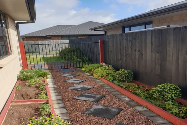 Photo of property in 14 Modello Lane, Waiuku, 2123