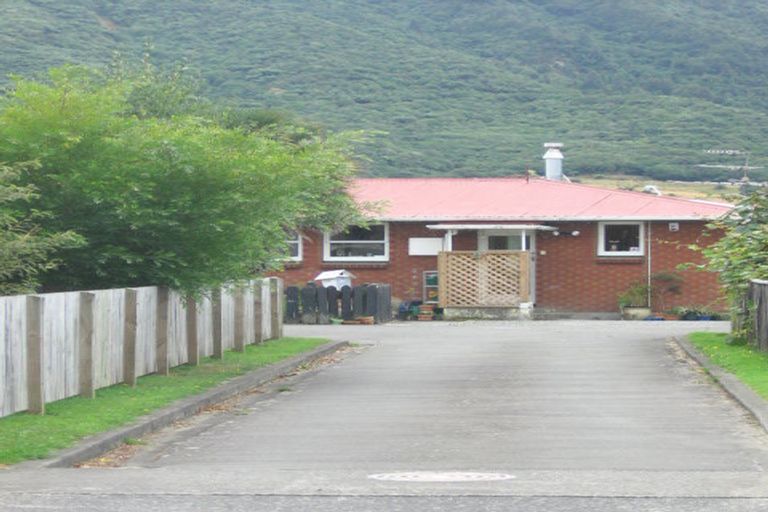 Photo of property in 17a Clouston Park Road, Clouston Park, Upper Hutt, 5018