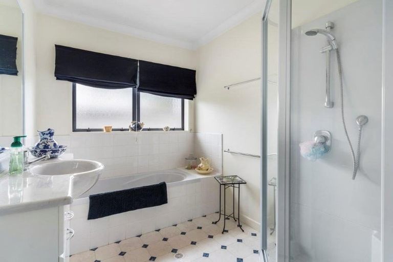 Photo of property in 401b Great South Road, Opaheke, Papakura, 2113