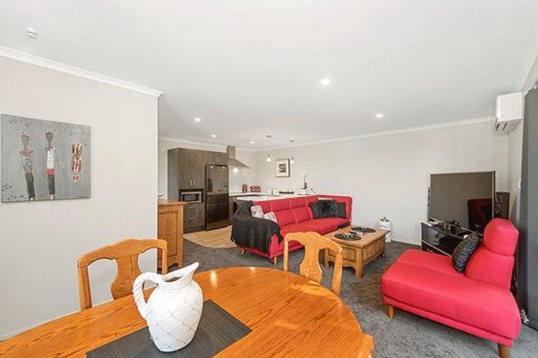 Photo of property in 142u1 Forest Lake Road, Forest Lake, Hamilton, 3200