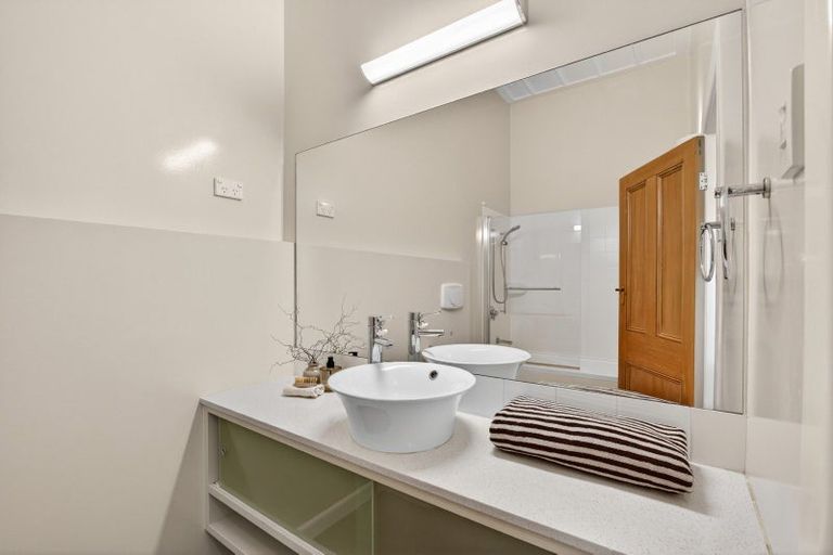 Photo of property in 9 Cobden Crescent, Bluff Hill, Napier, 4110