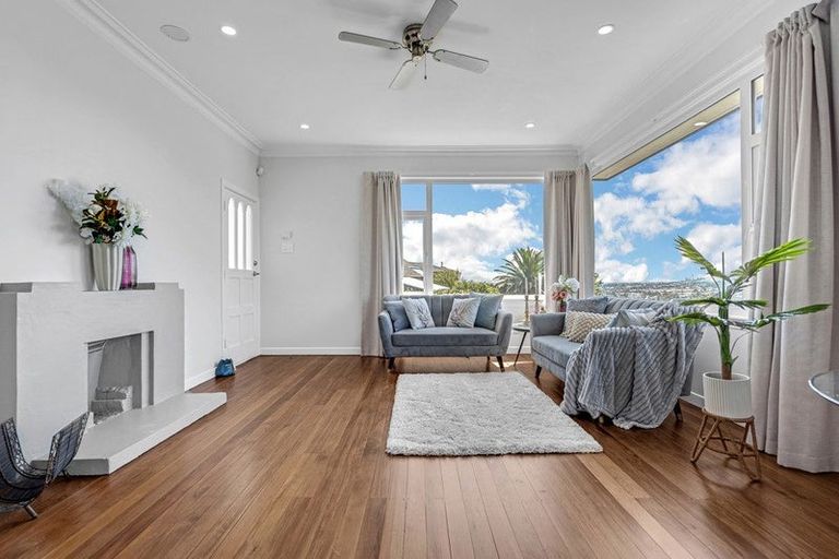 Photo of property in 2 Fairmount Road, Titirangi, Auckland, 0604