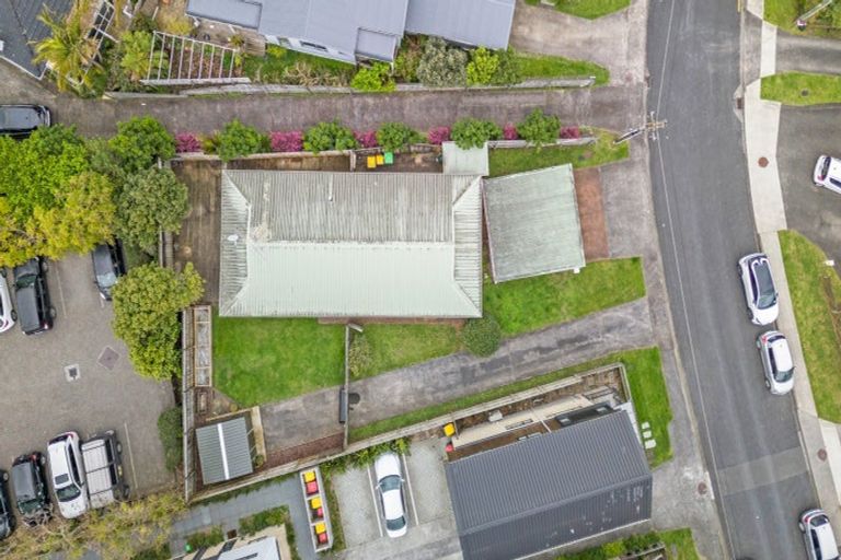 Photo of property in 9a Karamu Street, Te Atatu Peninsula, Auckland, 0610