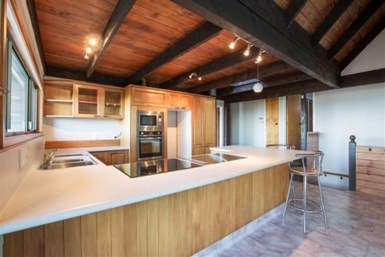 Photo of property in 274 Shaw Road, Titirangi, Auckland, 0604