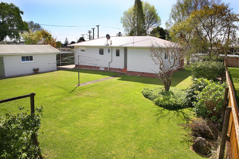 Photo of property in 32 Youngs Road, Papakura, 2110
