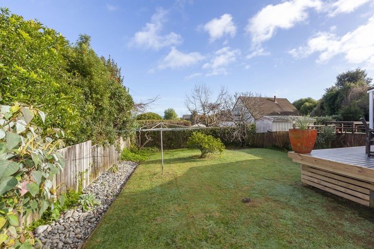 Photo of property in 30a Kakariki Grove, Waikanae, 5036