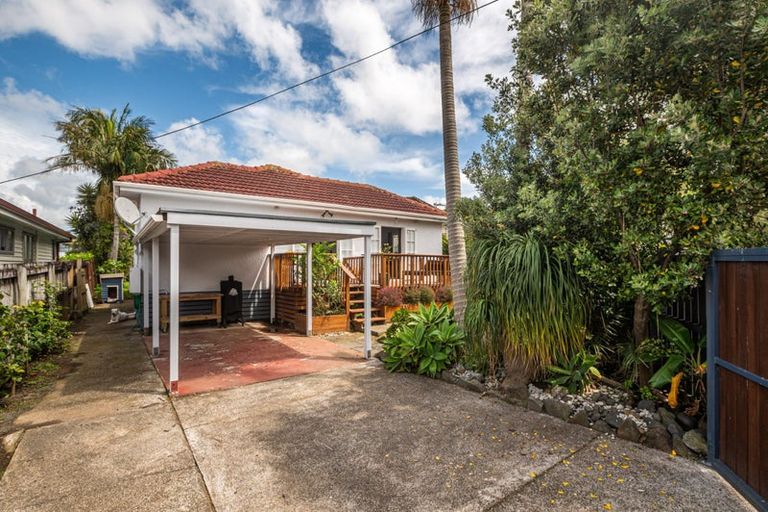 Photo of property in 2/66 Miller Road, Mangere Bridge, Auckland, 2022