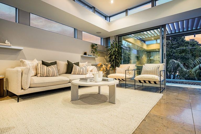 Photo of property in 21 Brighton Terrace, Mairangi Bay, Auckland, 0630