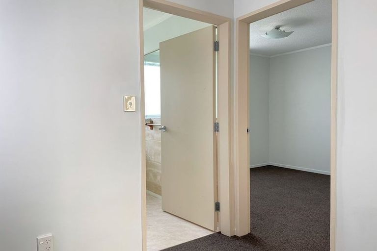 Photo of property in 24 Wagon Road, Stokes Valley, Lower Hutt, 5019
