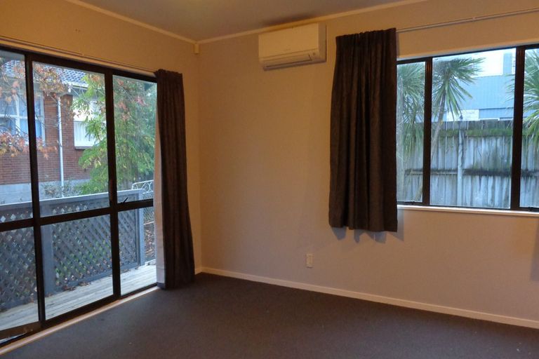 Photo of property in 13 Craigbank Avenue, New Lynn, Auckland, 0600