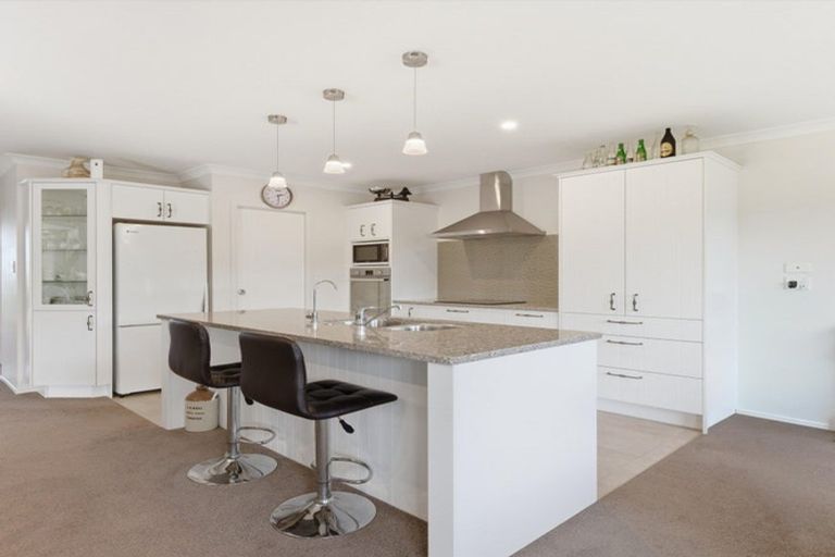 Photo of property in 11 Allington Place, Bethlehem, Tauranga, 3110