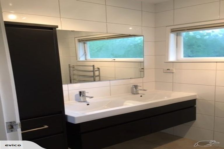 Photo of property in 355 Pakuranga Road, Pakuranga Heights, Auckland, 2010