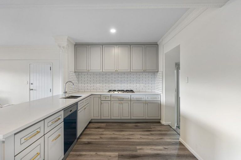 Photo of property in 6 Mahinga Place, Massey, Auckland, 0614