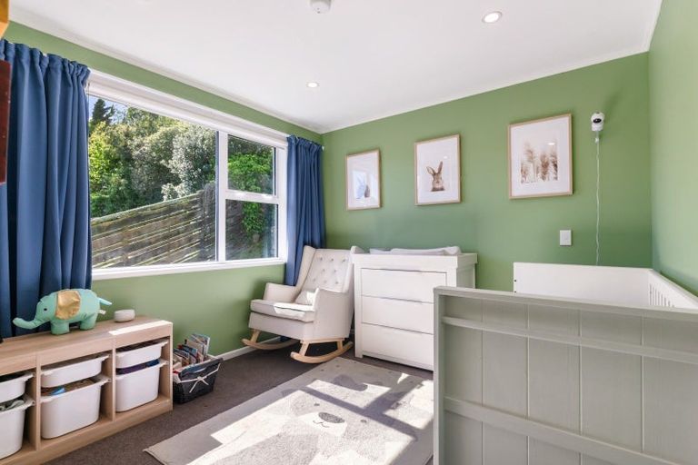 Photo of property in 16 Spicer Place, Tawa, Wellington, 5028