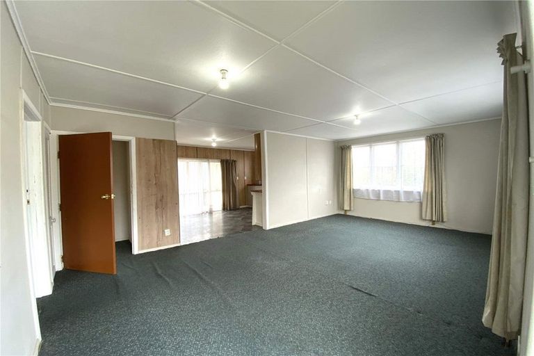 Photo of property in 13 Keeling Road, Henderson, Auckland, 0612
