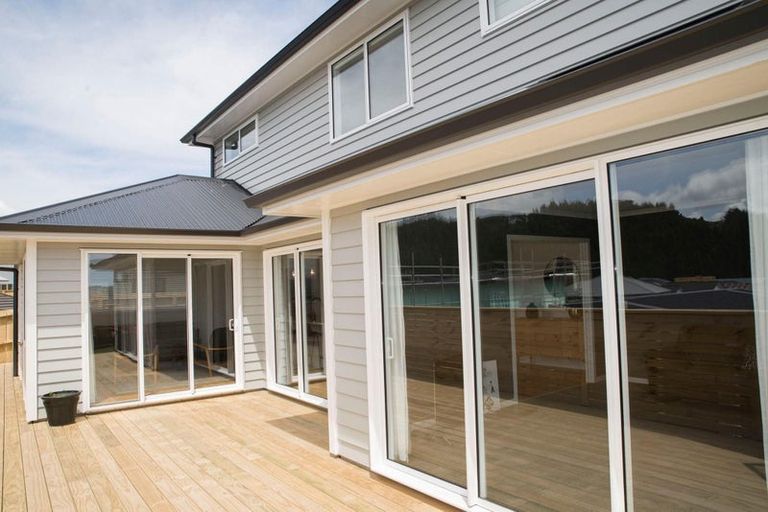 Photo of property in 8 Roundhouse Close, Whitby, Porirua, 5024