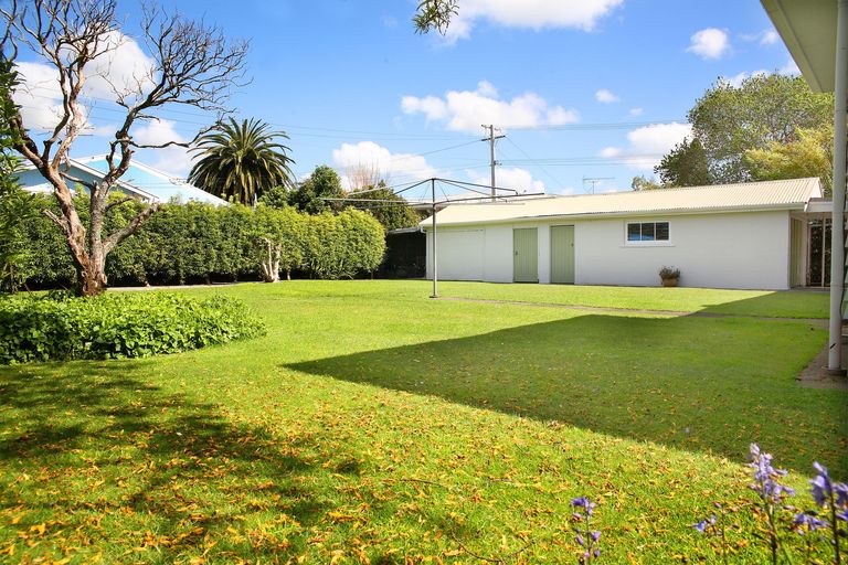 Photo of property in 32 Youngs Road, Papakura, 2110