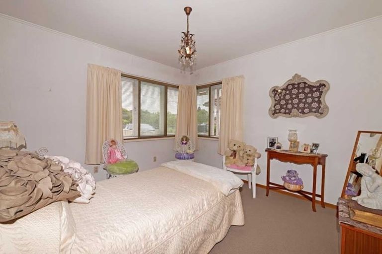 Photo of property in 38 Smythe Road, Henderson, Auckland, 0612