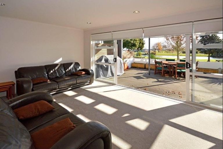 Photo of property in 71 The Track, Takanini, 2112