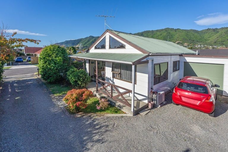 Photo of property in 32a Belvedere Avenue, Waikanae, 5036
