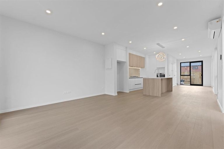 Photo of property in 14 Waimarie Drive, Karaka, 2578