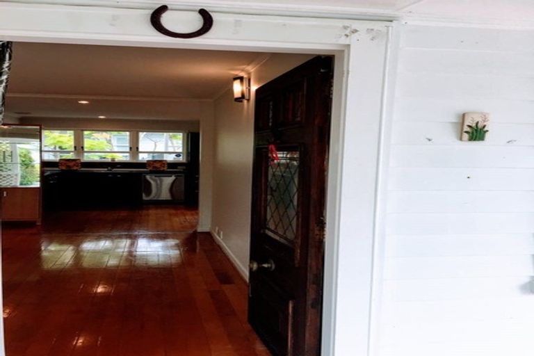 Photo of property in 2a Waller Avenue, Bucklands Beach, Auckland, 2012