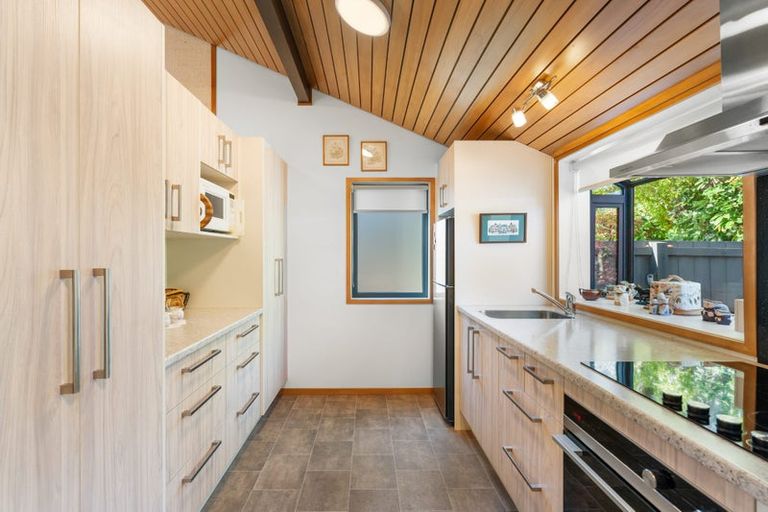 Photo of property in 2/207a Fifield Terrace, Opawa, Christchurch, 8023