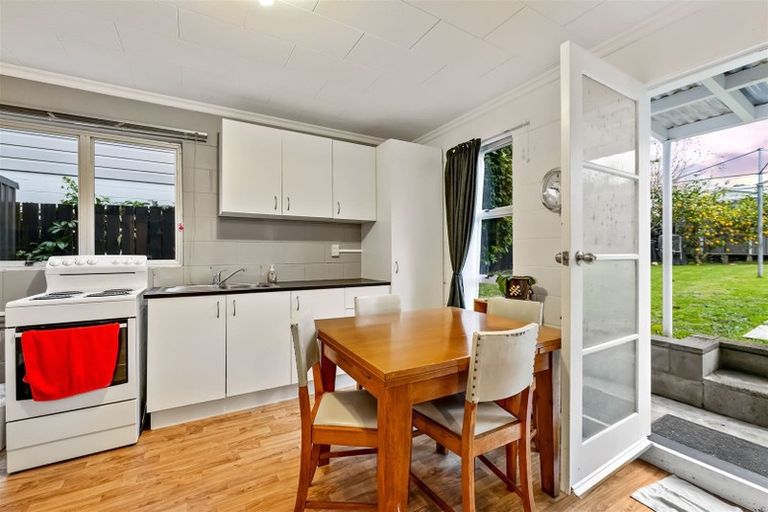 Photo of property in 22 Realm Place, Massey, Auckland, 0614