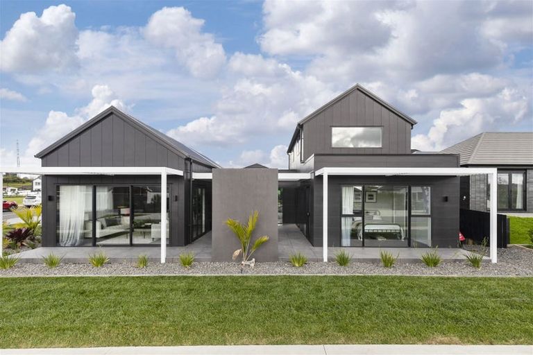 Photo of property in 33 Kikorangi Drive, Wainui, 0992
