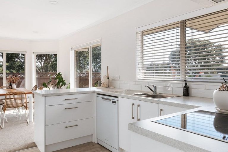 Photo of property in 142 Evans Road, Papamoa Beach, Papamoa, 3118