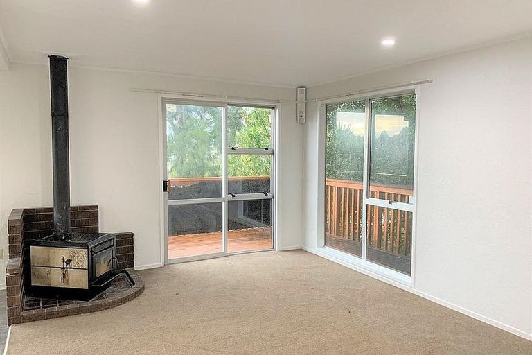 Photo of property in 14 Kilcar Place, Massey, Auckland, 0614
