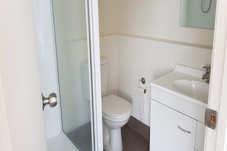 Photo of property in 8c Schnapper Rock Road, Schnapper Rock, Auckland, 0632