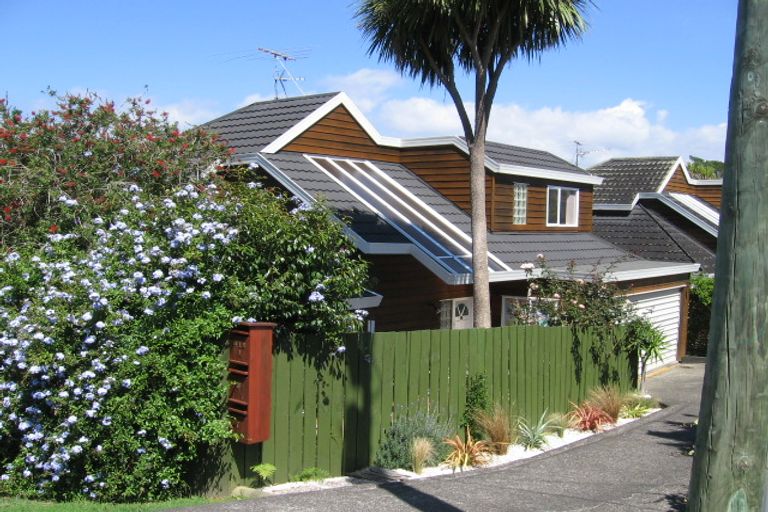 Photo of property in 2/418 Beach Road, Mairangi Bay, Auckland, 0630