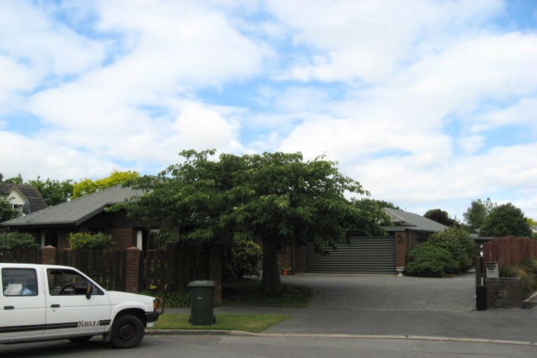 Photo of property in 28 Glenburn Place, Avonhead, Christchurch, 8042