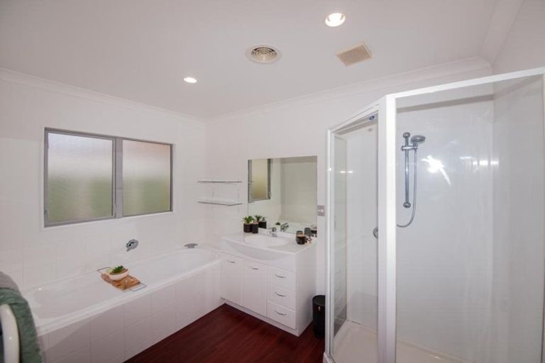 Photo of property in 212 Westchester Drive, Churton Park, Wellington, 6037