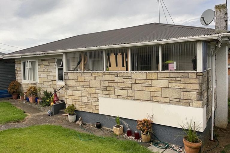 Photo of property in 2 Richard Road, Mangere, Auckland, 2022