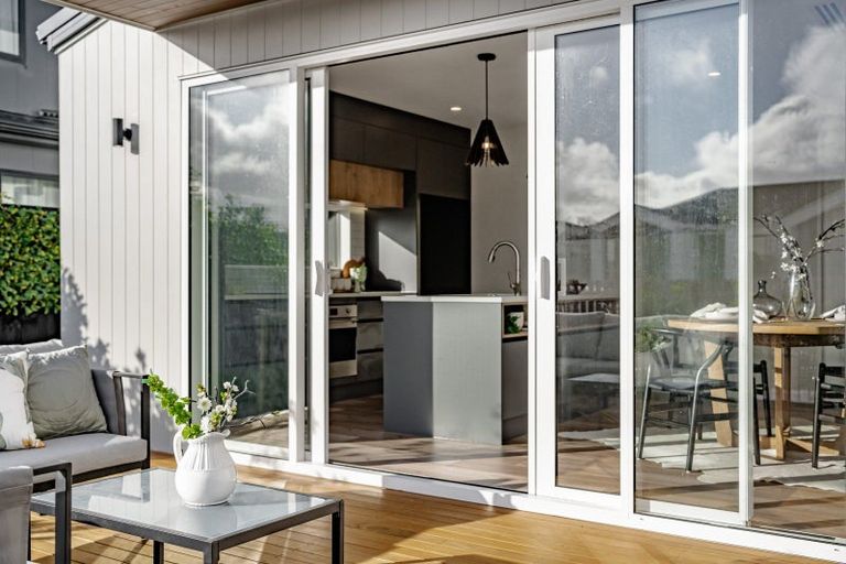 Photo of property in 6 Cara Avenue, Kumeu, 0810