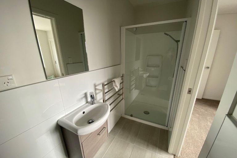 Photo of property in 6 Folkes Lane, New Lynn, Auckland, 0600