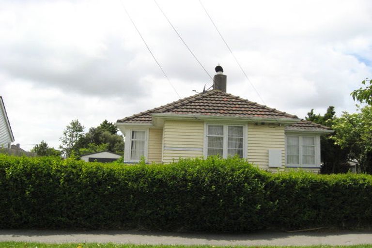 Photo of property in 22 Bateman Avenue, Bryndwr, Christchurch, 8053